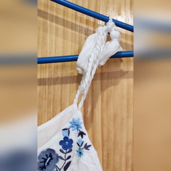 Arizona  Jean Co. White Embroidered Sleeveless Top - Picture 8 of 10